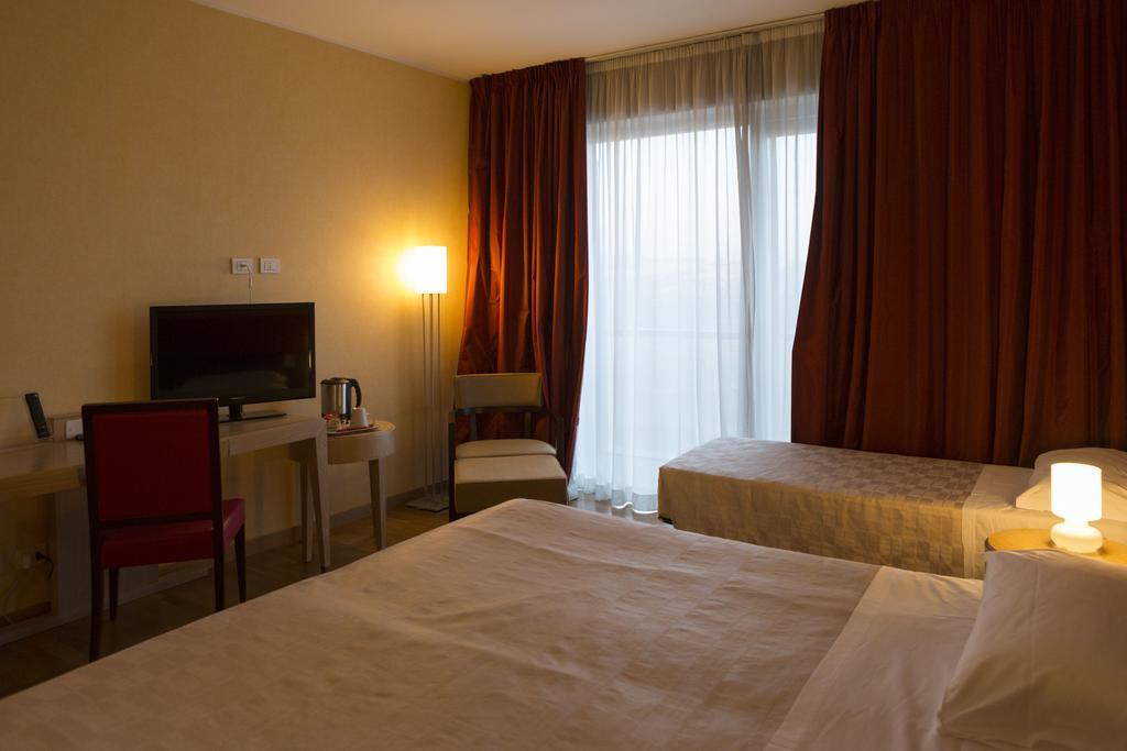 Klass Hotel Castelfidardo Kültér fotó